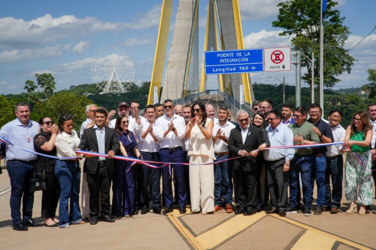 Quase 24 horas após Lula, presidente do Paraguai faz cerimônia de abertura da Ponte da Integração