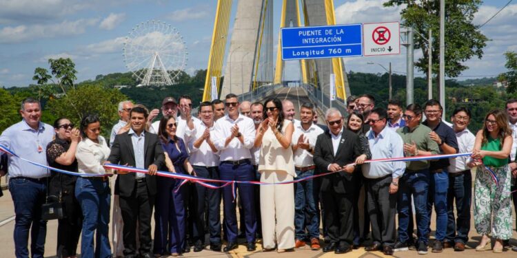 Quase 24 horas após Lula, presidente do Paraguai faz cerimônia de abertura da Ponte da Integração