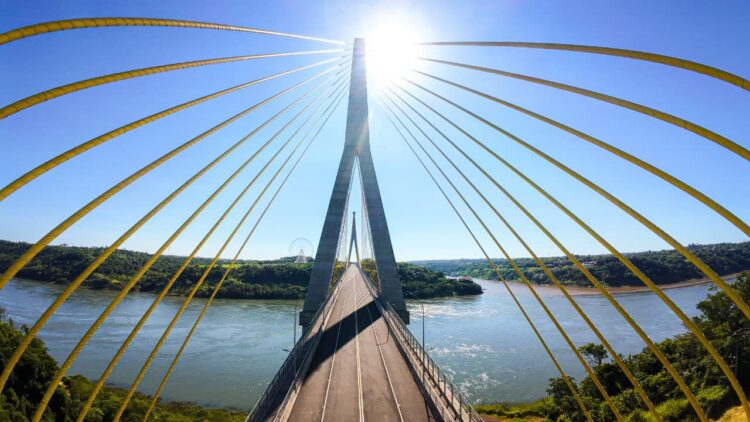 Quase 24 horas após Lula, presidente do Paraguai faz cerimônia de abertura da Ponte da Integração