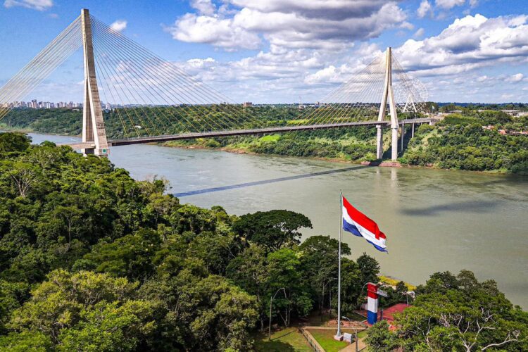 Quase 24 horas após Lula, presidente do Paraguai faz cerimônia de abertura da Ponte da Integração