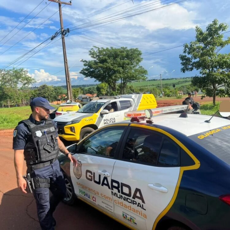 Táxi roubado é recuperado pela Guarda Municipal que prende suspeito