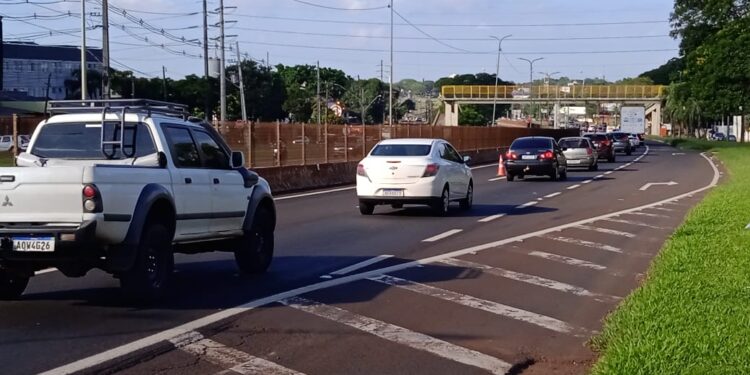 Bloqueio afeta trânsito e causa congestionamentos na BR-277 em Foz do Iguaçu