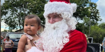 FuteFoz realiza doação de cestas natalinas e brinquedos em Foz do Iguaçu