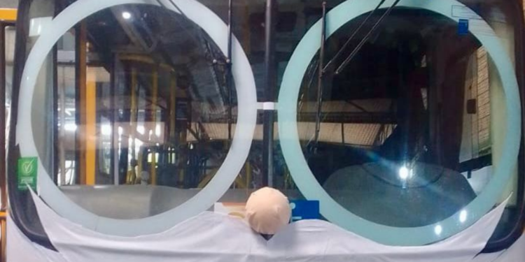 VISAC lança ônibus natalino com Papai Noel ao volante e leva espírito de festa aos bairros