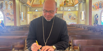 Assinatura de Dom Sergio inaugura livro de visitas da Matriz São João Batista