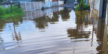 Chuva forte na madrugada provoca alagamentos em bairros de Foz