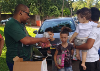 Paróquia São João Batista antecipa Natal das crianças da Vila Bancária