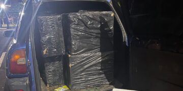 PF e PM apreendem carga de cigarros contrabandeados em Foz do Iguaçu