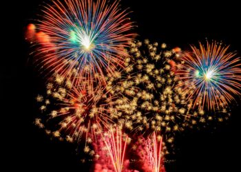 Uso de fogos com barulho é proibido em Foz; denúncias podem ser feitas pelo 156 e eOuve