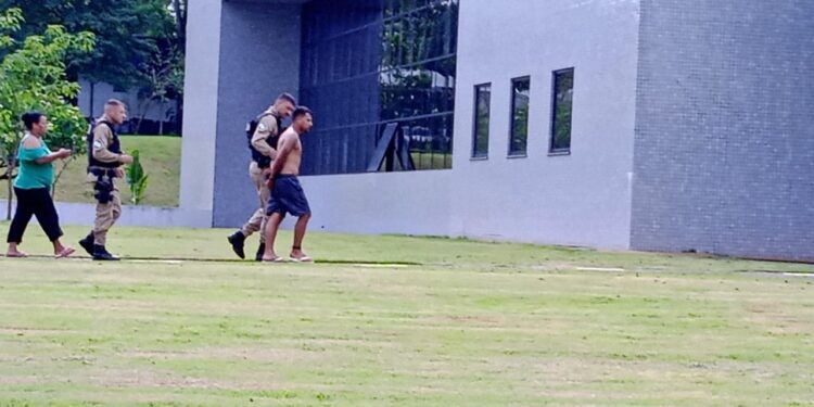 Ação integrada apreende 105 kg de maconha em residência usada como depósito em Foz do Iguaçu