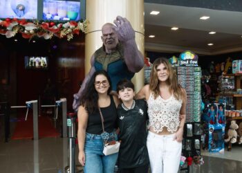 Cristiana Oliveira vive dia de aventura e diversão no Dreams Park Show com a família