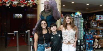 Cristiana Oliveira vive dia de aventura e diversão no Dreams Park Show com a família