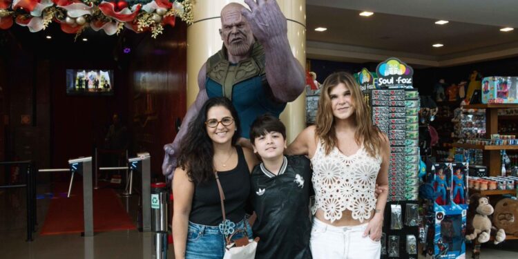 Cristiana Oliveira vive dia de aventura e diversão no Dreams Park Show com a família