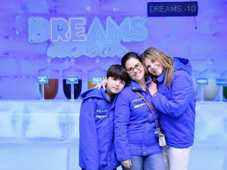 Cristiana Oliveira vive dia de aventura e diversão no Dreams Park Show com a família