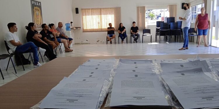 Polícia Civil de Foz devolve cerca de 70 celulares e orienta vítimas sobre importância do IMEI