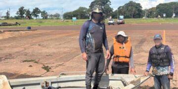 PF e Polícia Civil resgatam embarcação à deriva no Lago de Itaipu