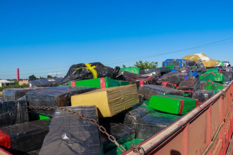 Apreensão histórica de maconha é realizada por forças de segurança do Paraguai na fronteira