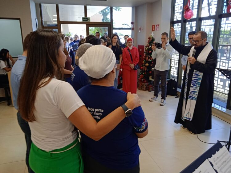 Acolhimento e Esperança: Voluntários promovem celebração de Natal para pacientes oncológicos no Hospital Itamed