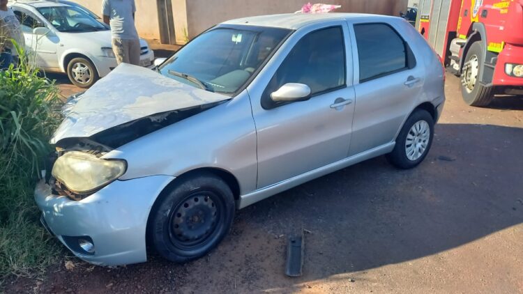 Acidente entre dois carros deixa três pessoas feridas na Avenida Perimetral Leste