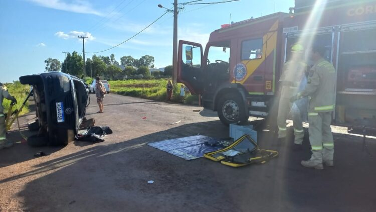 Acidente entre dois carros deixa três pessoas feridas na Avenida Perimetral Leste