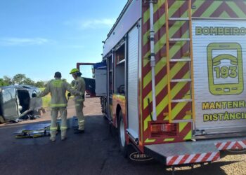 Acidente entre dois carros deixa três pessoas feridas na Avenida Perimetral Leste