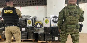 Caminhão com quase uma tonelada de maconha é apreendido pela polícia em Foz