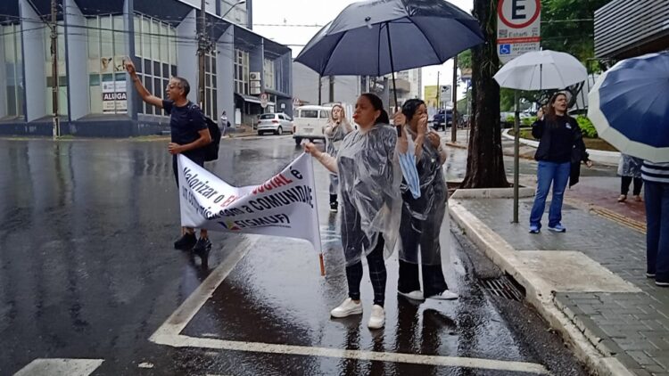 Educadores sociais protestam por isonomia salarial e condições de trabalho dignas