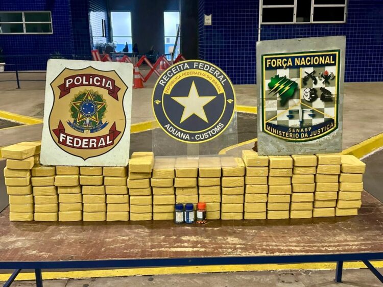 Receita Federal apreende van com mais de 100 kg de crack na Ponte da Amizade