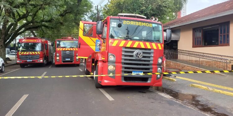 Incêndio em churrasqueira de restaurante mobiliza Corpo de Bombeiros