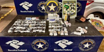 Receita flagra anabolizantes e remédios proibidos em moto na Ponte da Amizade