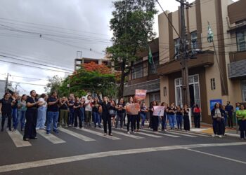 Protesto de professores força recuo da gestão e adia mudanças na rede municipal
