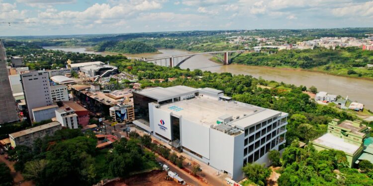 Shopping China inaugura megaloja em Ciudad del Este e movimenta turismo de compras