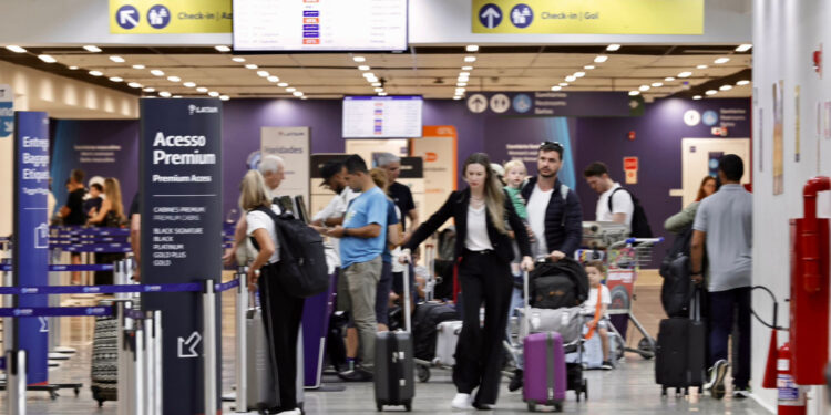 Aeroporto de Foz projeta aumento de quase 20% no movimento no fim de ano