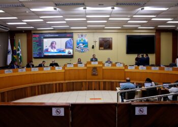 Vereadores aprovam orçamento de R$ 2,682 bilhões de Foz do Iguaçu para 2026