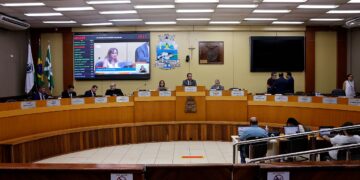 Vereadores aprovam orçamento de R$ 2,682 bilhões de Foz do Iguaçu para 2026