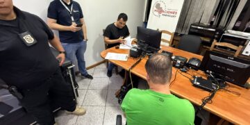 Ex-diretor da PRF é entregue à Polícia Federal na fronteira e presta depoimento em Foz