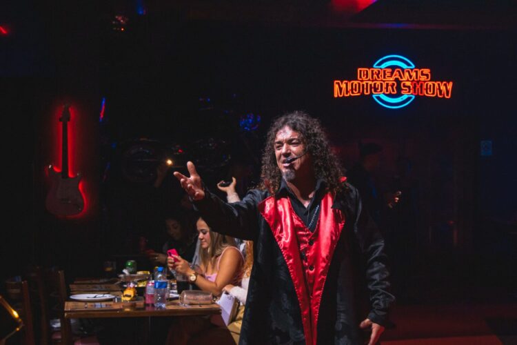 Magic Dinner Show de Réveillon une espetáculo, jantar especial e rock