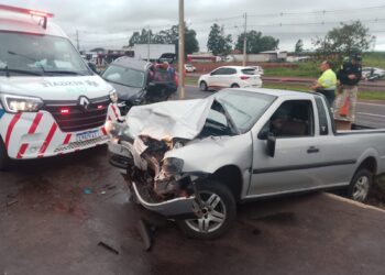 Acidente entre dois carros deixa três feridos na BR-277, em Foz do Iguaçu
