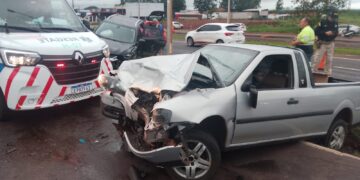 Acidente entre dois carros deixa três feridos na BR-277, em Foz do Iguaçu