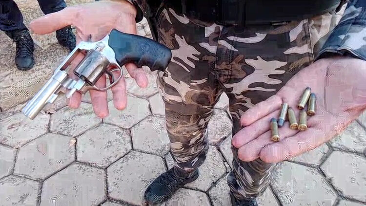 Homem é preso pelo Grupo Choque com arma em via paralela à BR-277