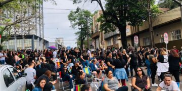 Professores municipais devem se manifestar ao meio-dia em frente à Prefeitura