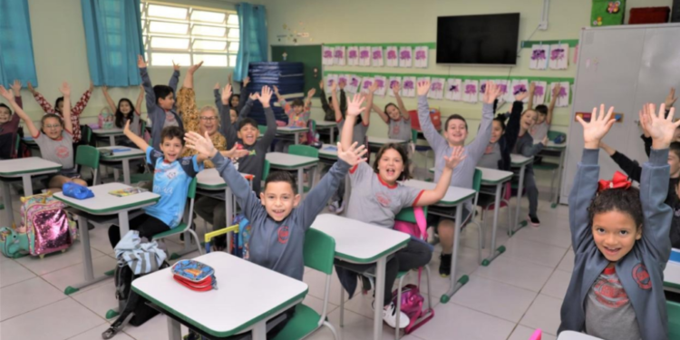 Nova matriz curricular avança, mas professores ainda a consideram inadequada