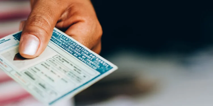 Exame toxicológico passa a ser obrigatório para tirar primeira CNH de moto e carro