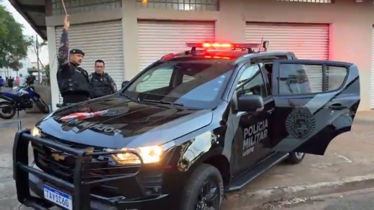 Confronto após roubo termina com dois mortos, um preso e armas apreendidas