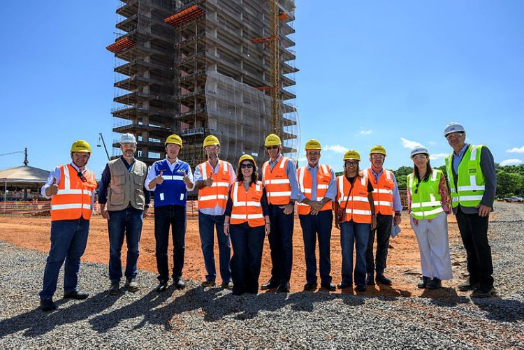 Ministro da Educação visita obras do Campus Arandu e Campus Universitário