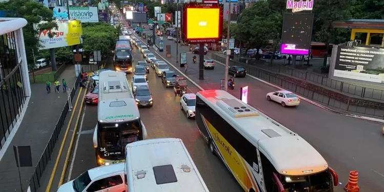 Ônibus de turismo serão proibidos na Ponte da Amizade a partir de 19 de janeiro