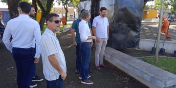 Após encontro com prefeito, no bairro Três Lagoas, diretora registra Boletim de Ocorrências