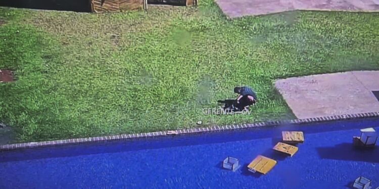 Câmera de segurança flagra furto de fios na Praça da Paz