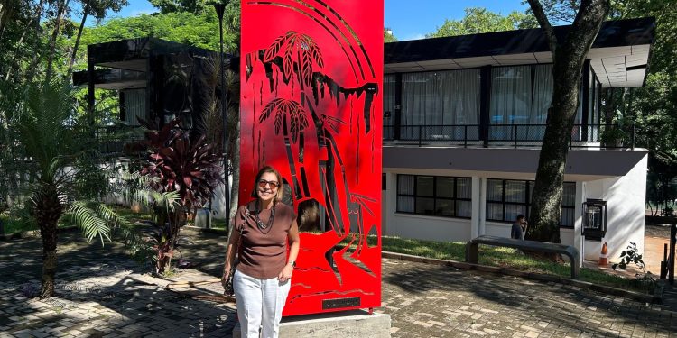 Nova escultura homenageia Haroldo Alvarenga na Estação Cultural de Foz