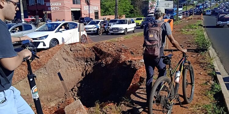 Ajustes no projeto e fatores externos provocam atraso na conclusão da ciclovia, na Av JK